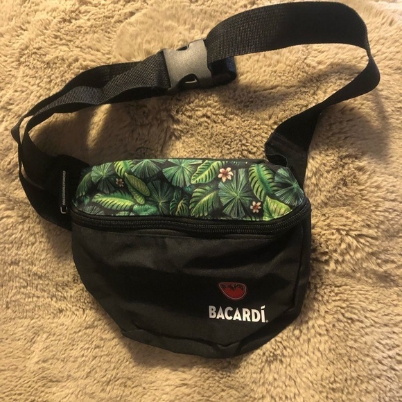𝅺new Bacardi Tropical Floral Print Fanny Pack Waist Bum Bag Adjustable Strap OS - Picture 2 of 8